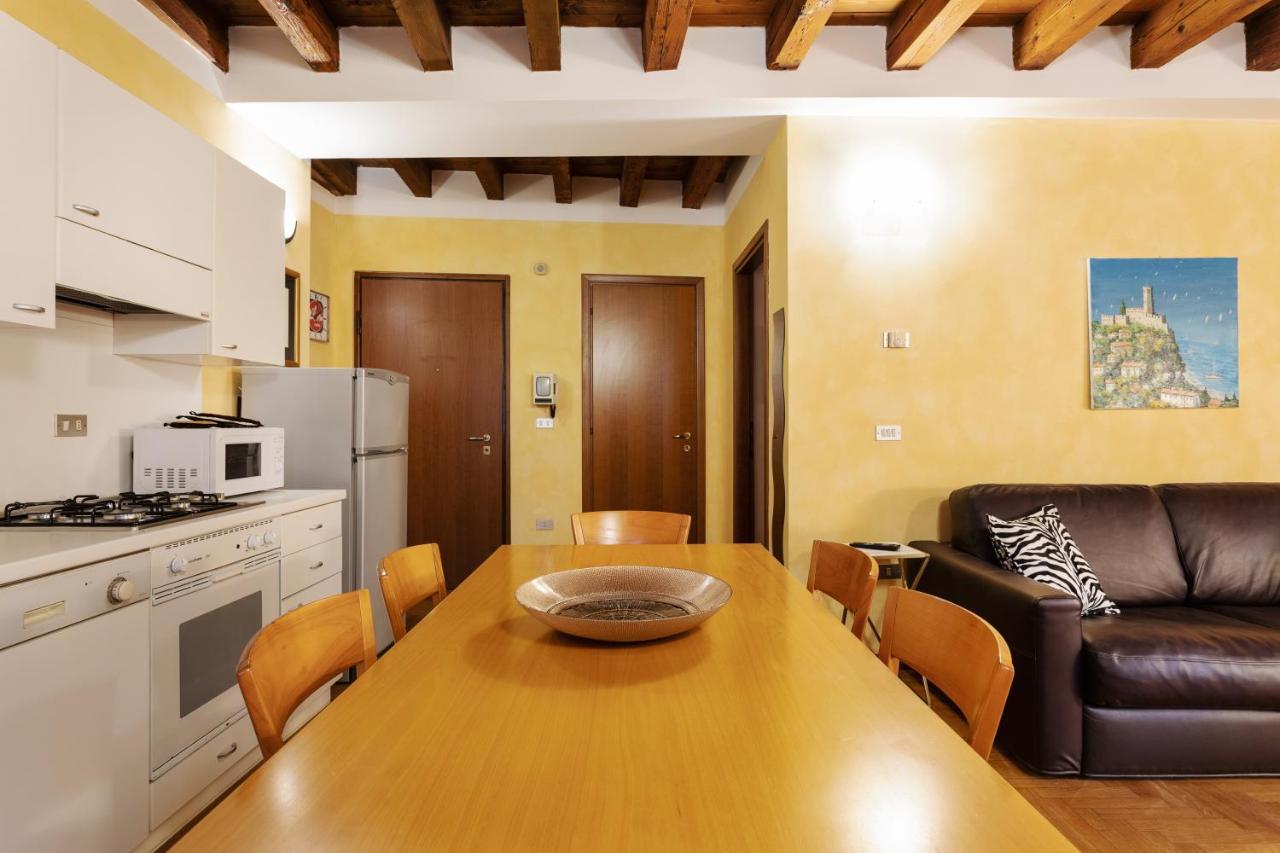 Citta Antica Charming Flat Apartment เวโรนา ภายนอก รูปภาพ